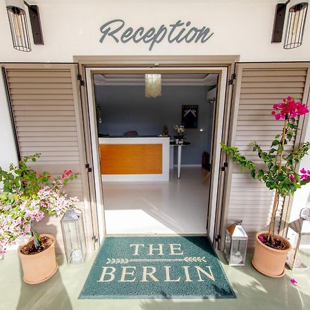 T H E Berlin Studios And Suites Nea Vrasna Ngoại thất bức ảnh