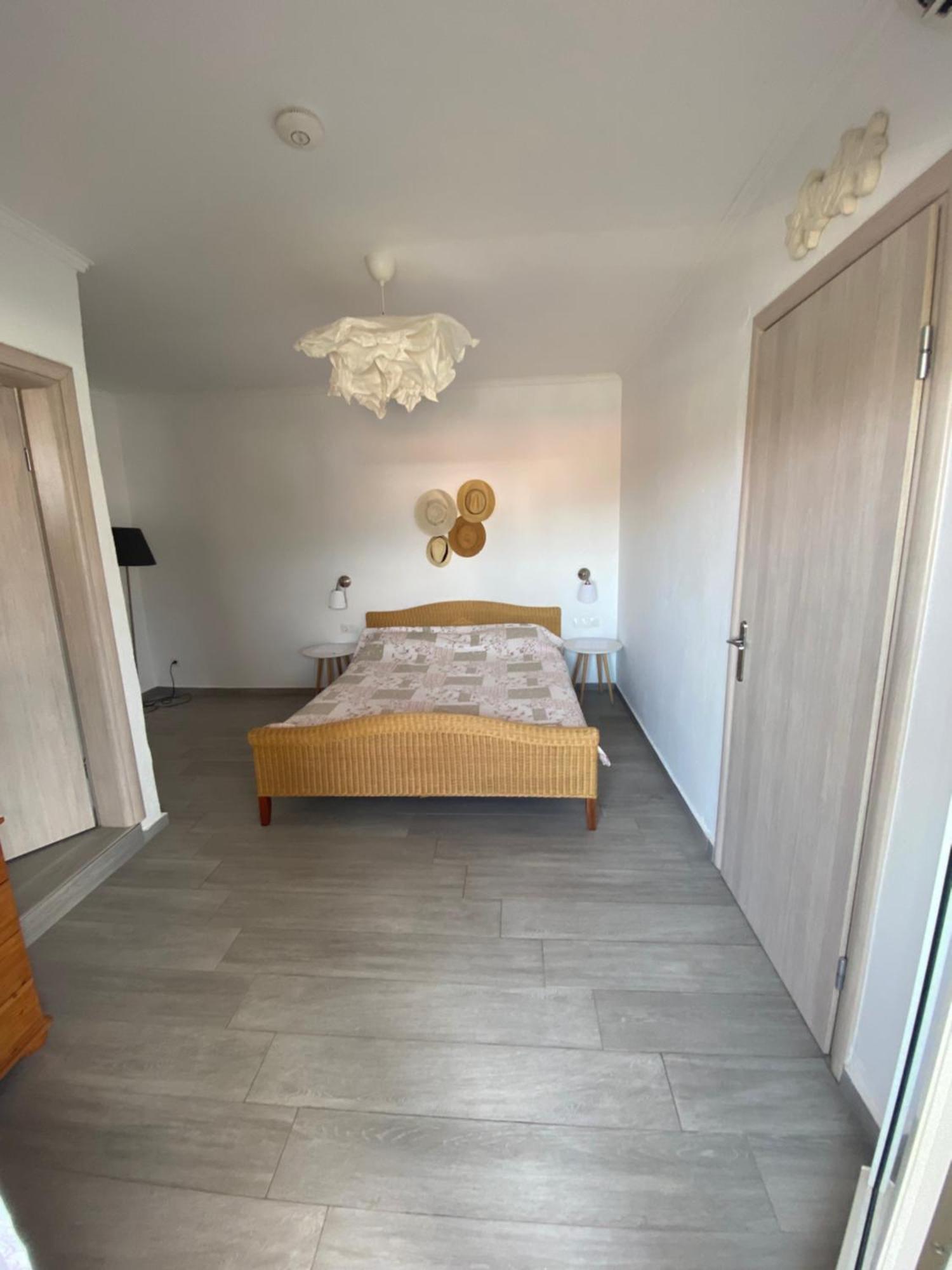 T H E Berlin Studios And Suites Nea Vrasna Ngoại thất bức ảnh