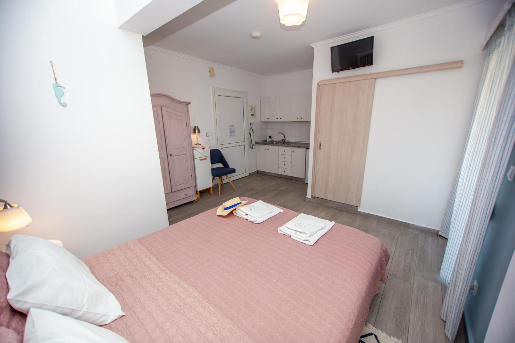 T H E Berlin Studios And Suites Nea Vrasna Ngoại thất bức ảnh