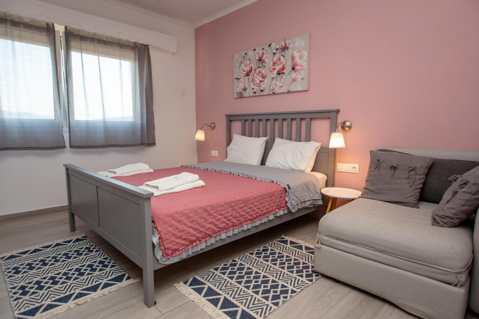 T H E Berlin Studios And Suites Nea Vrasna Ngoại thất bức ảnh