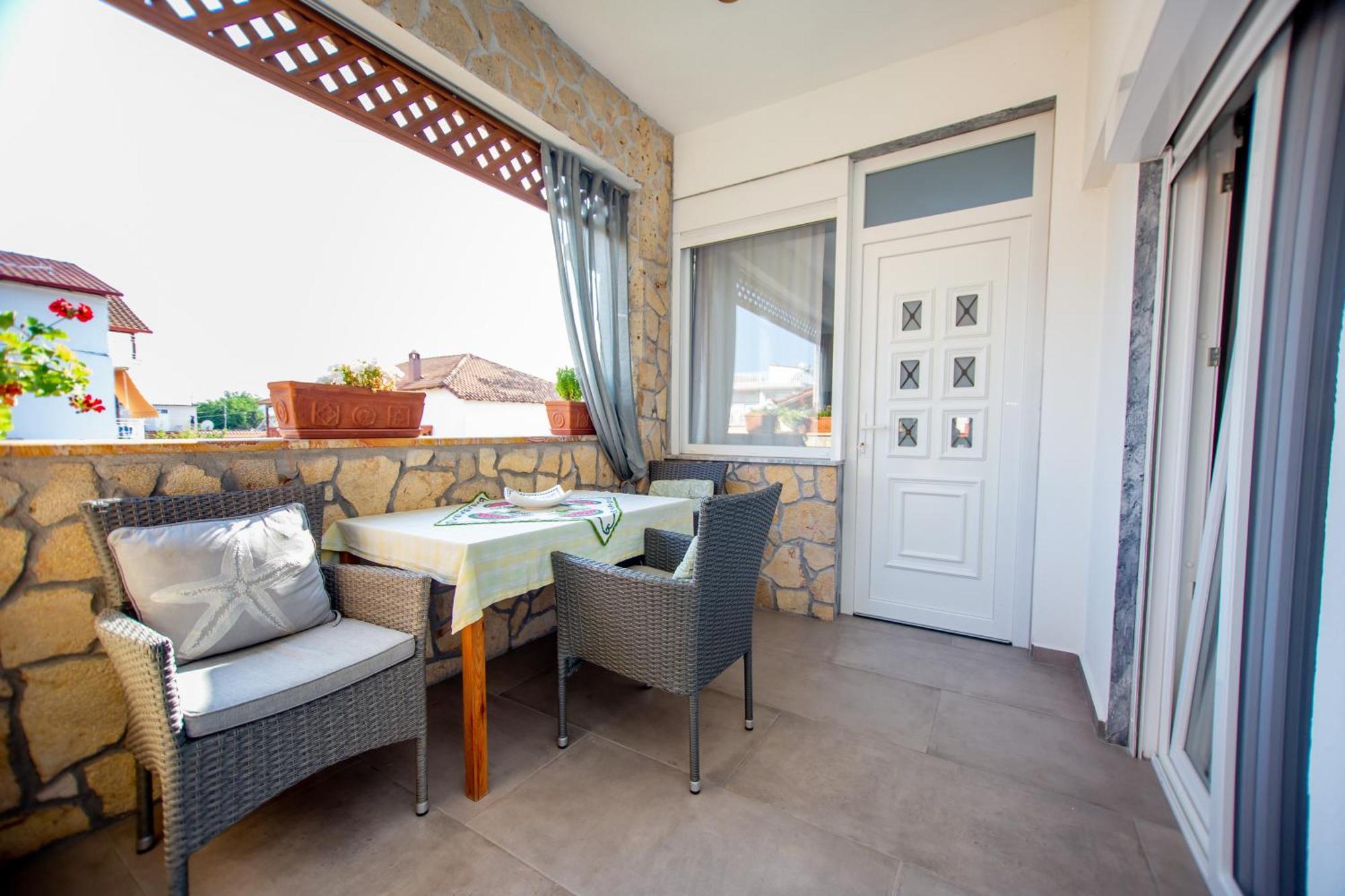 T H E Berlin Studios And Suites Nea Vrasna Ngoại thất bức ảnh